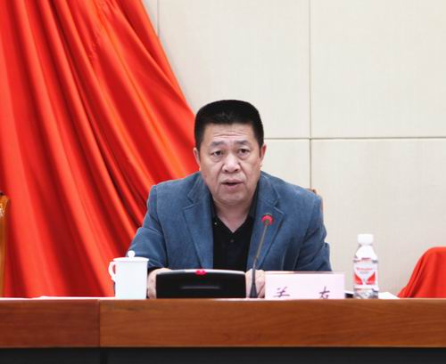 3机关党组成员、机关党委专职副书记关友传达张庆伟书记和黄建盛主席的讲话精神.jpg