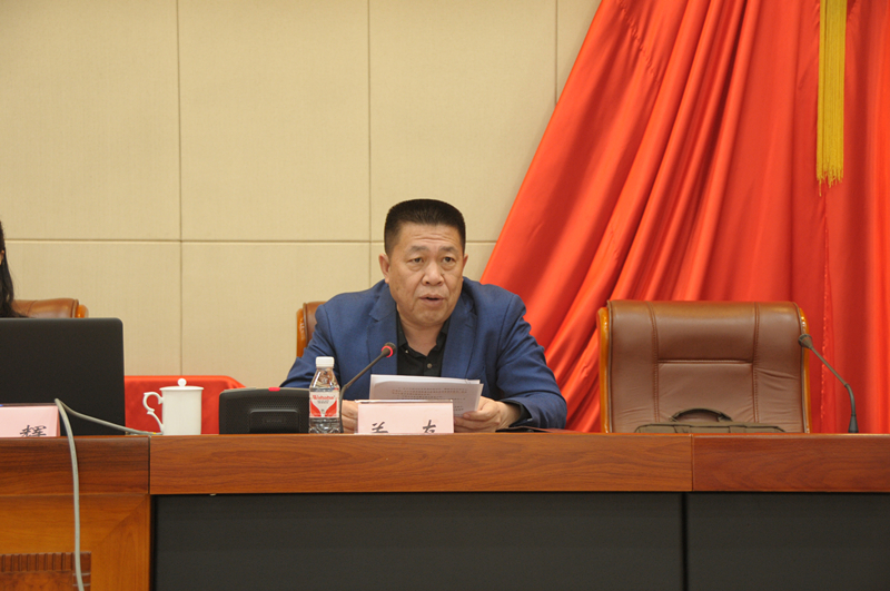 22省政协机关党委专职副书记关友主持讲座.jpg