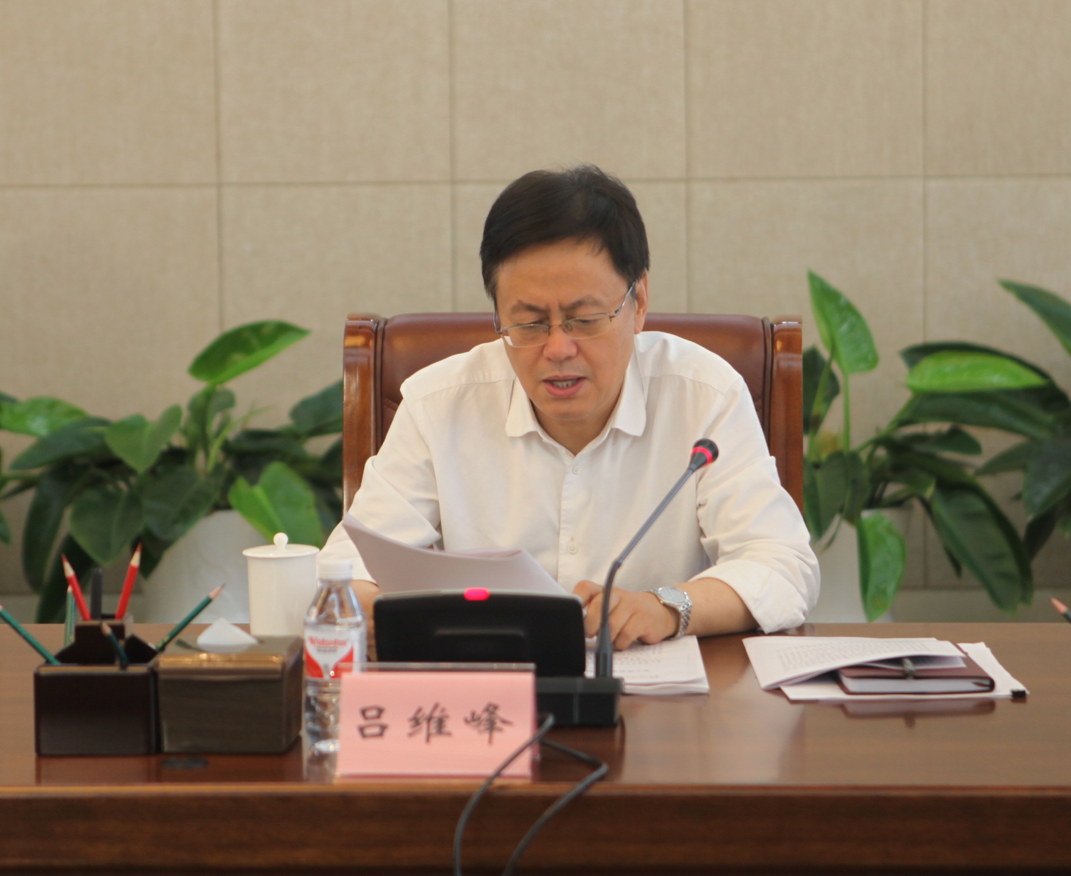 2省政协党组副书记、副主席吕维峰发言.jpg
