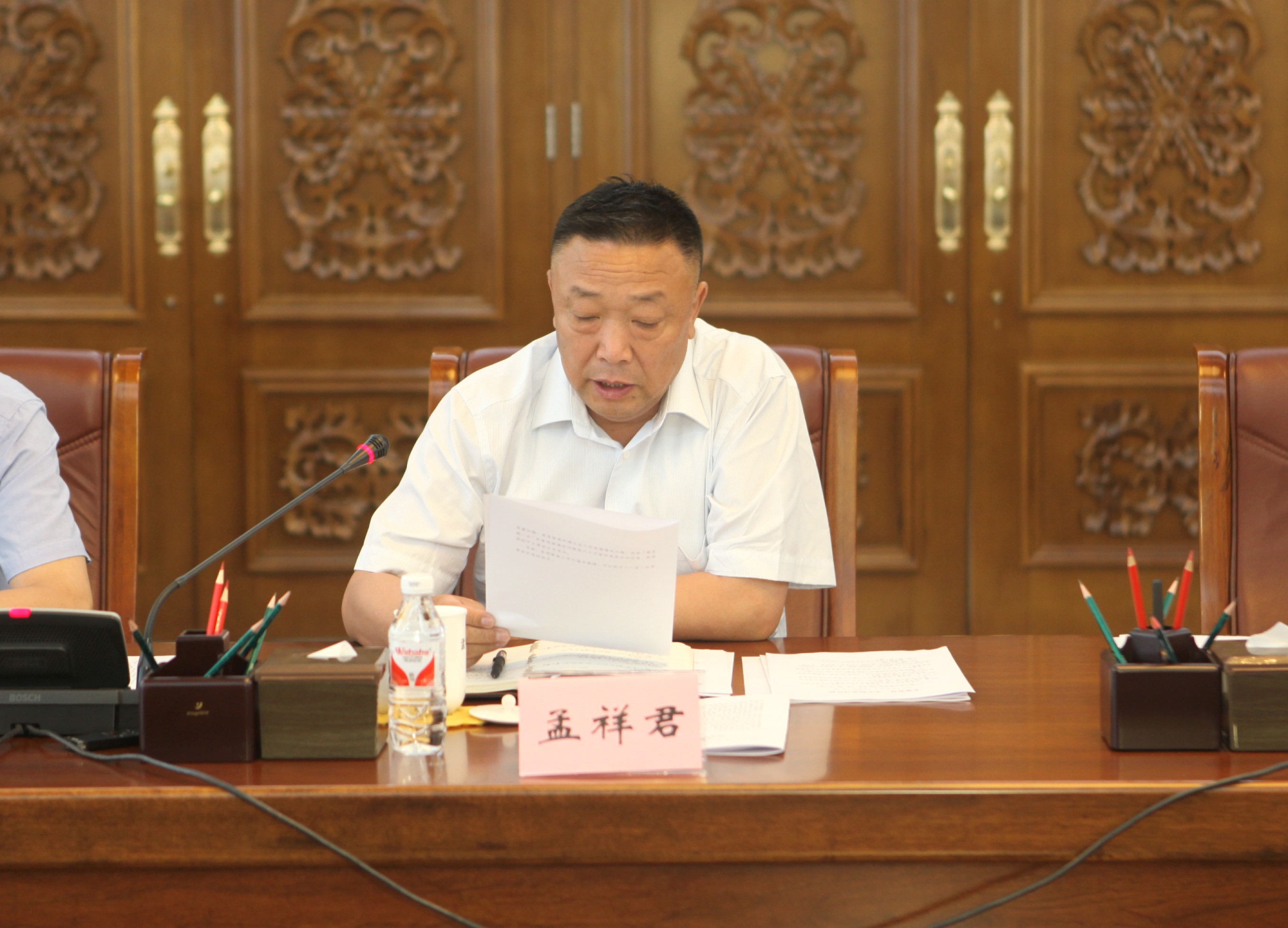 3省政协经济委员会主任孟祥君作省政协十二届二次常委会议前期筹备情况的汇报.jpg