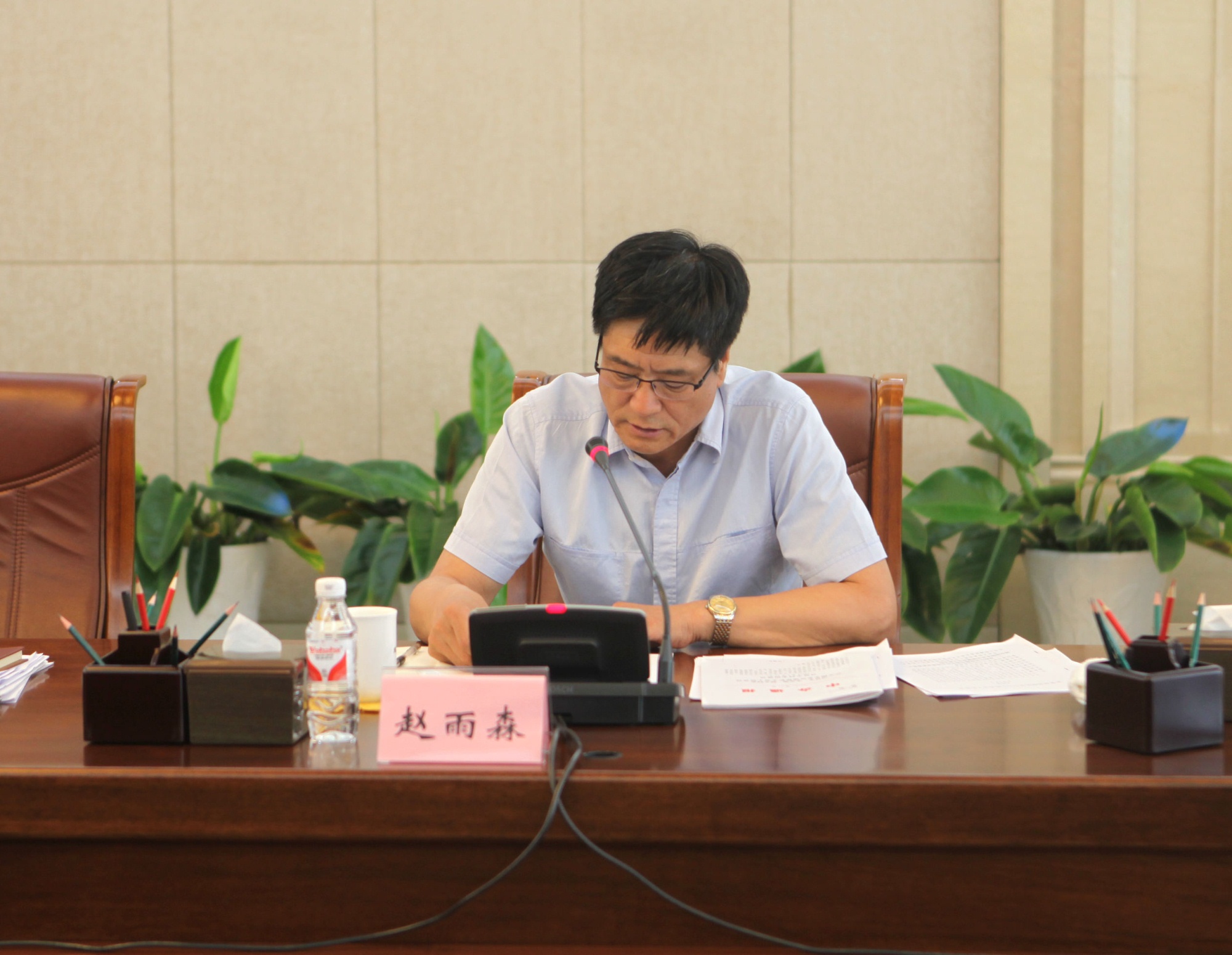 4省政协副主席赵雨森列席会议并发言.jpg