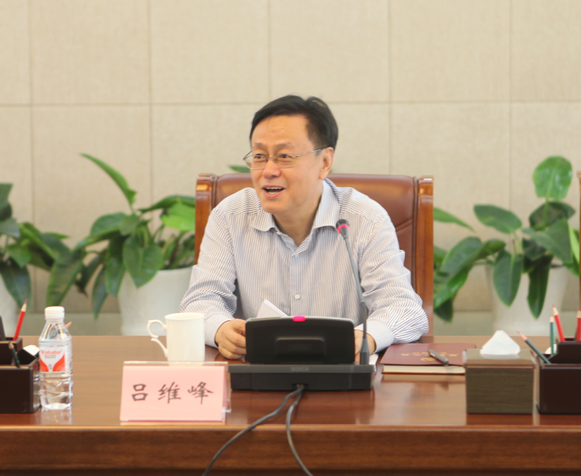 2省政协党组副书记、副主席吕维峰发言.jpg