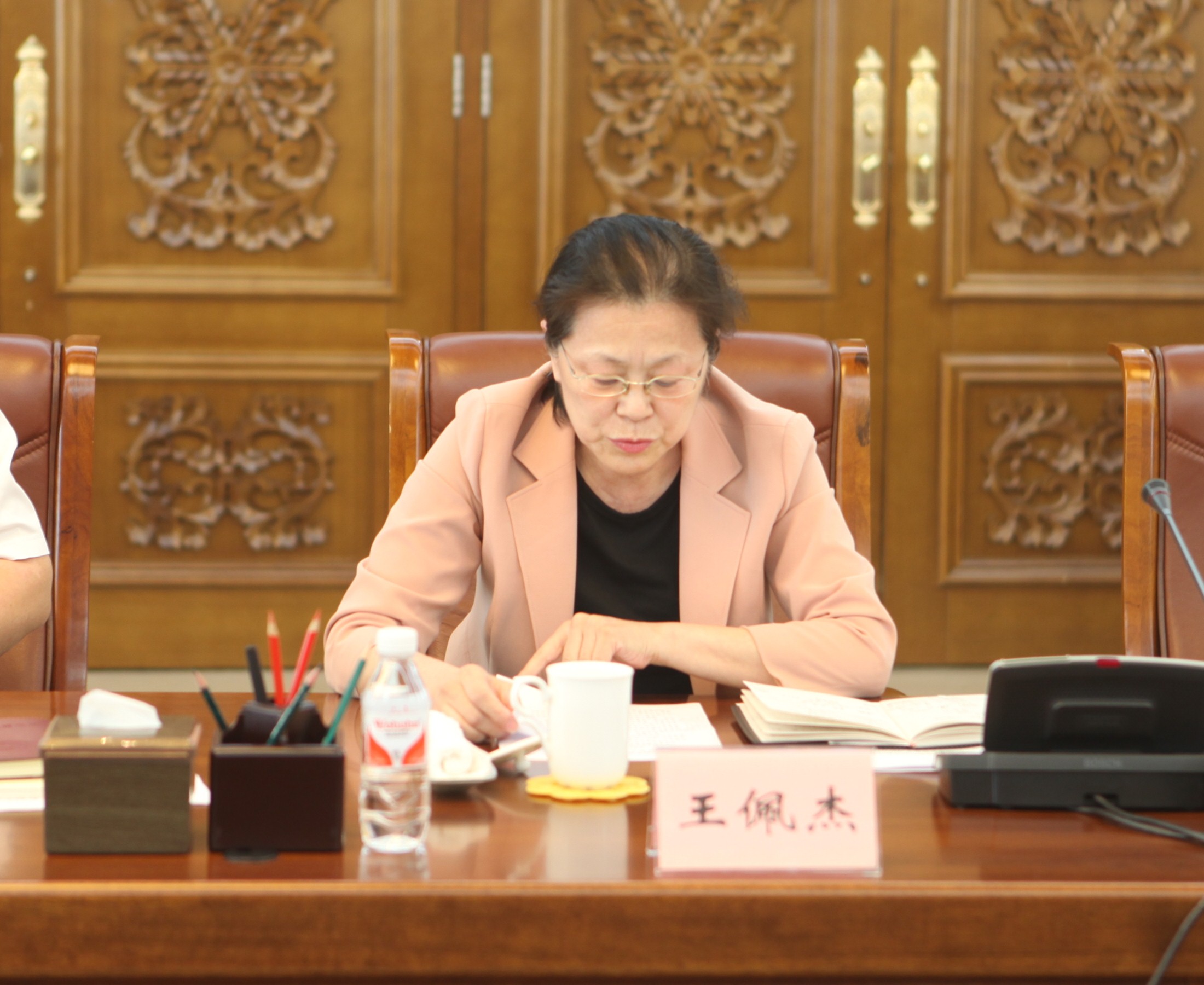 3省政协文史和学习委员会主任王佩杰发言.jpg