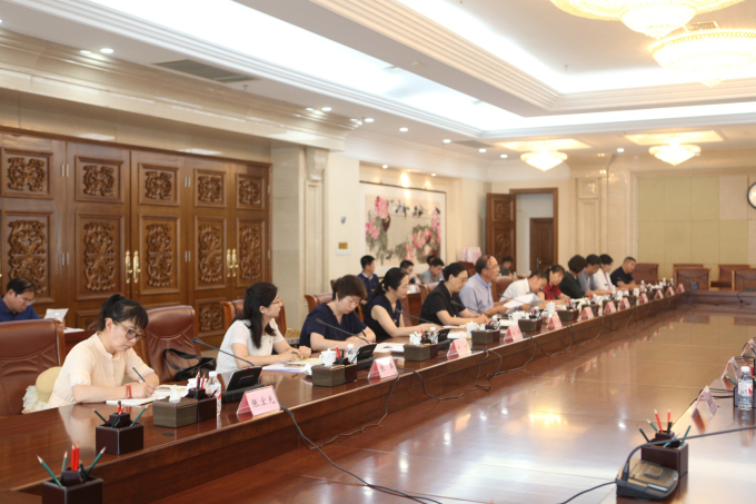 3省社科界的部分专家学者参加座谈研讨.jpg