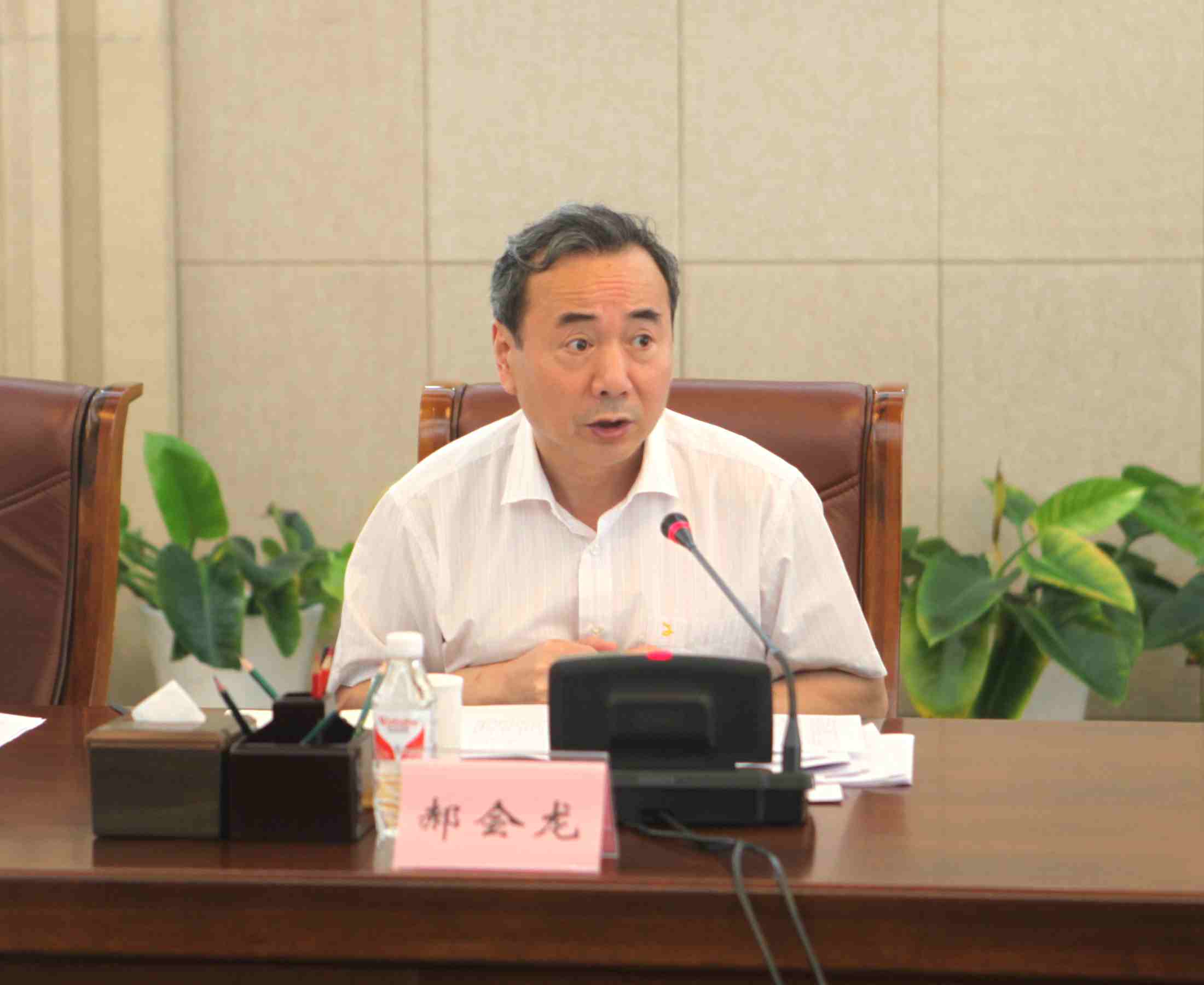 2省政协副主席郝会龙传达中央第六巡视组巡视反馈意见整改工作动员大会精神.jpg
