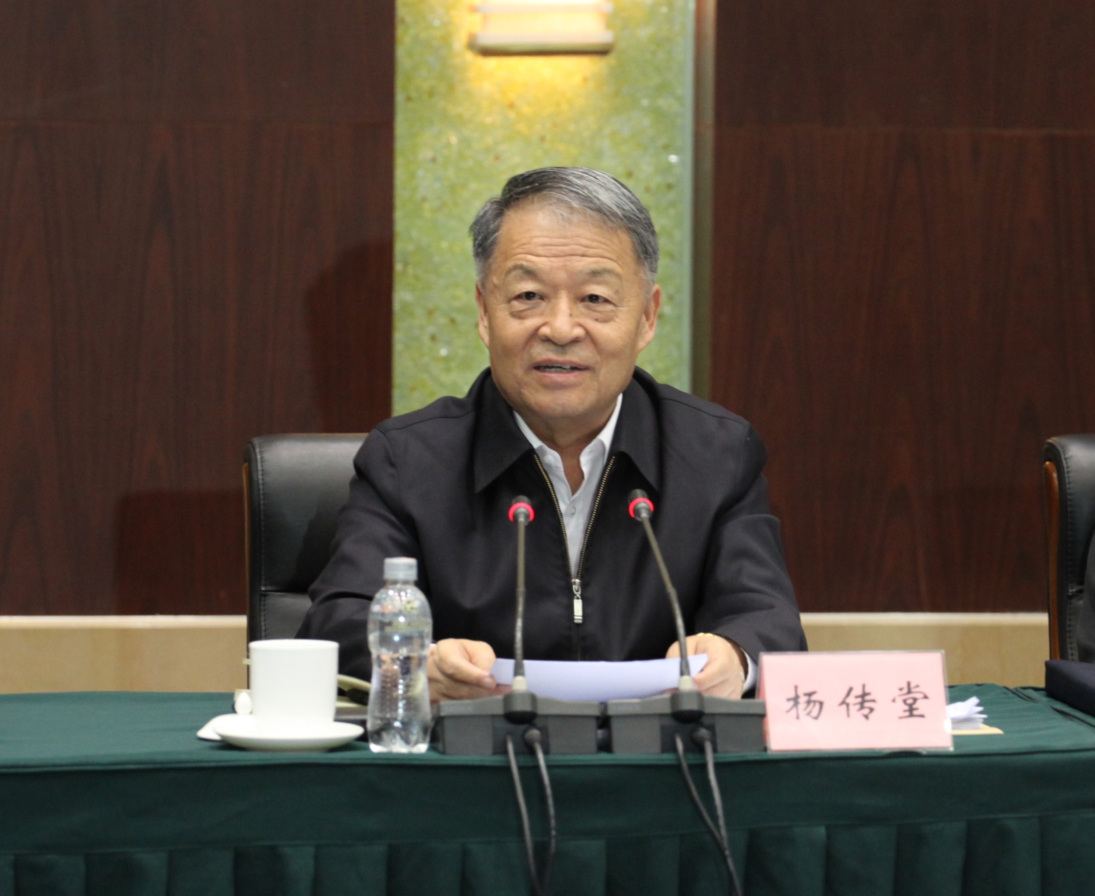 1全国政协副主席杨传堂在会上讲话.jpg 1全国政协副主席杨传堂在会上讲话.jpg