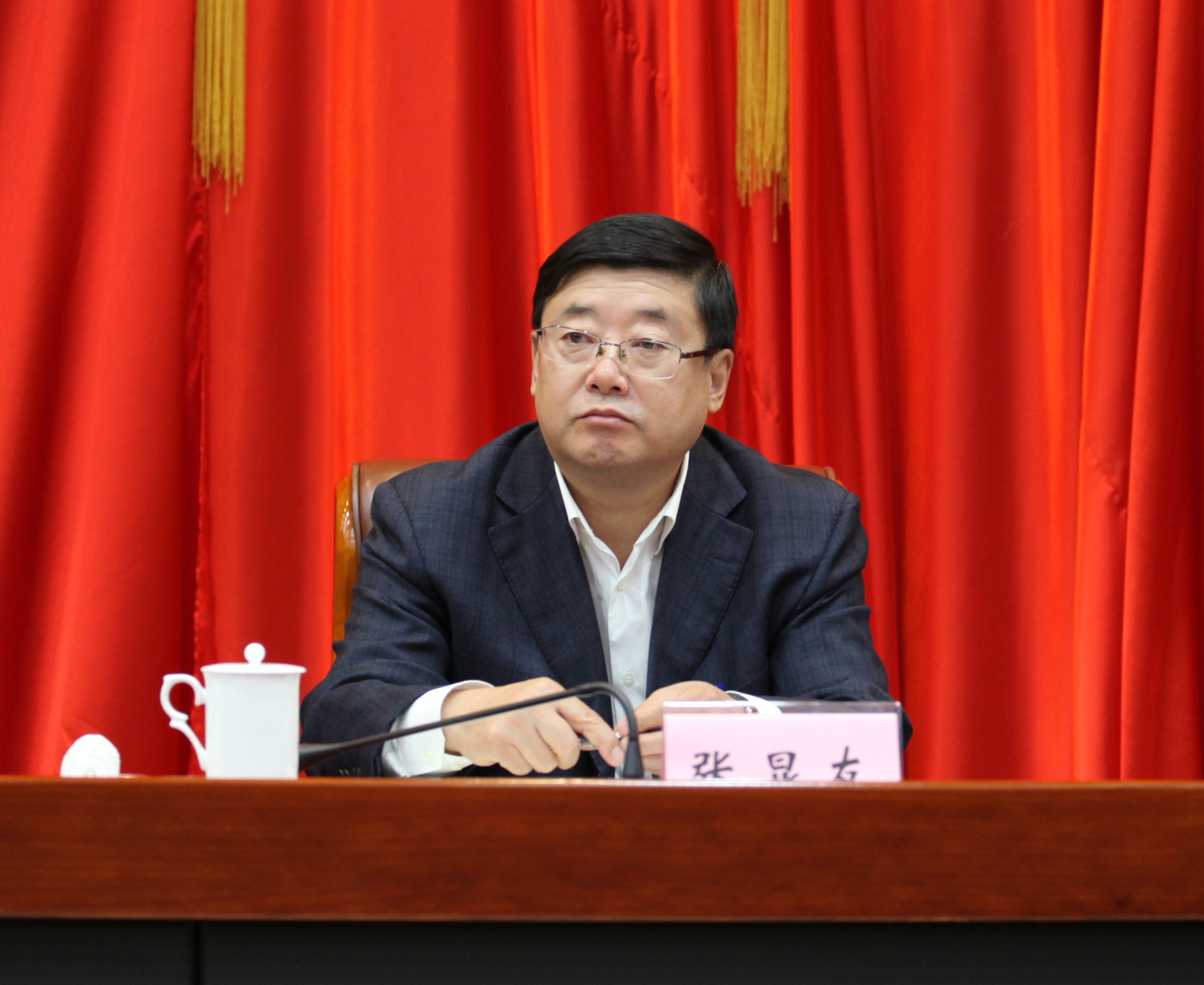 6省政协副主席张显友出席会议.jpg
