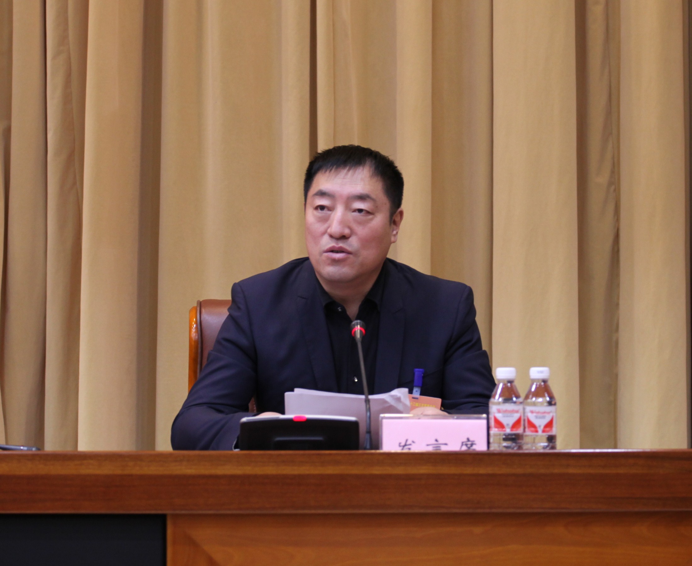 16龙江县政协主席张忠友发言.jpg
