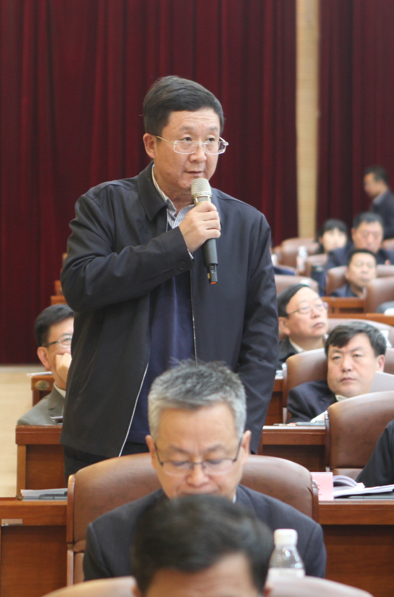 20省财政厅农业处处长徐海臣回答委员提问.jpg
