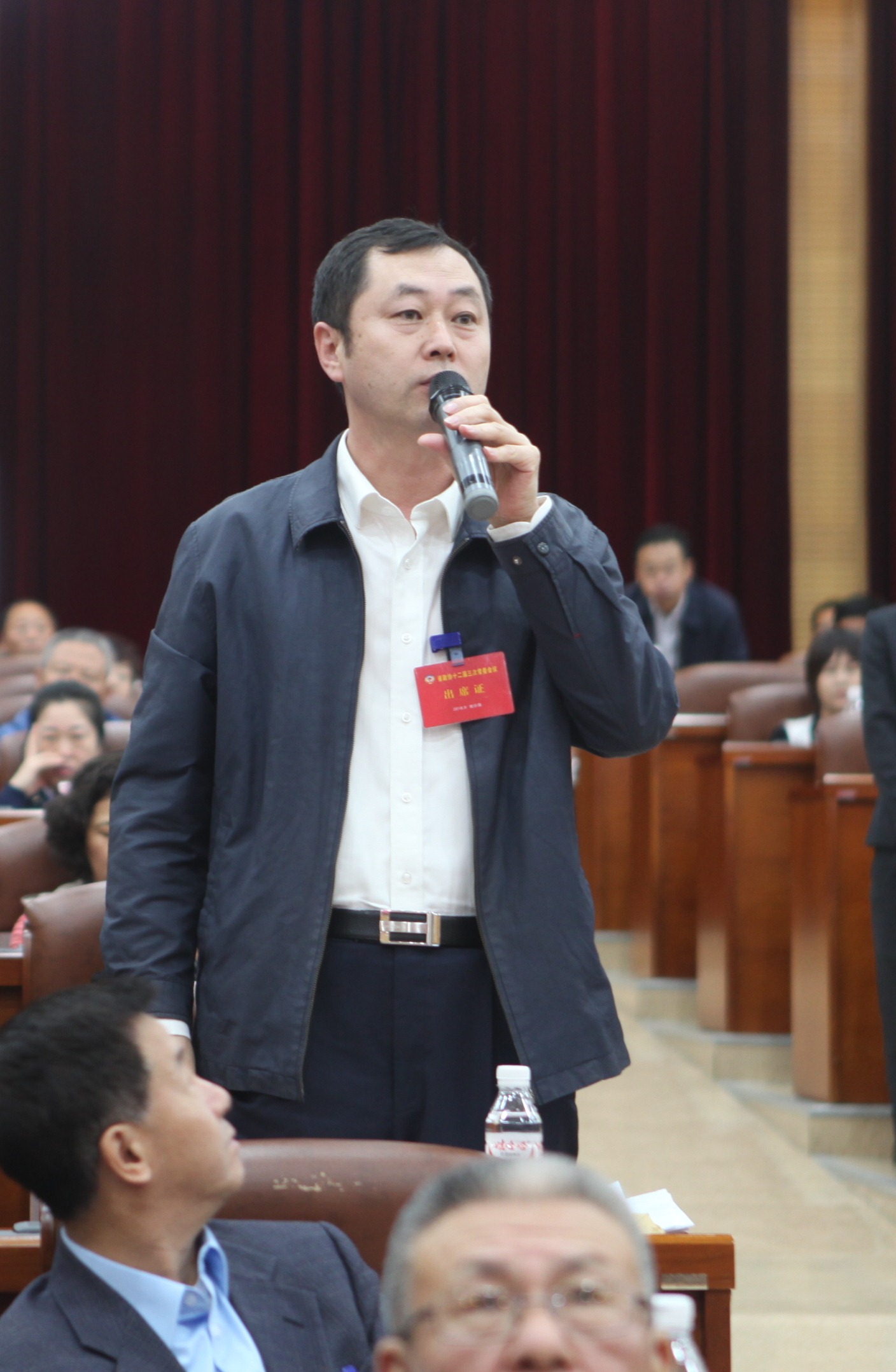 21张铁常委提问.jpg