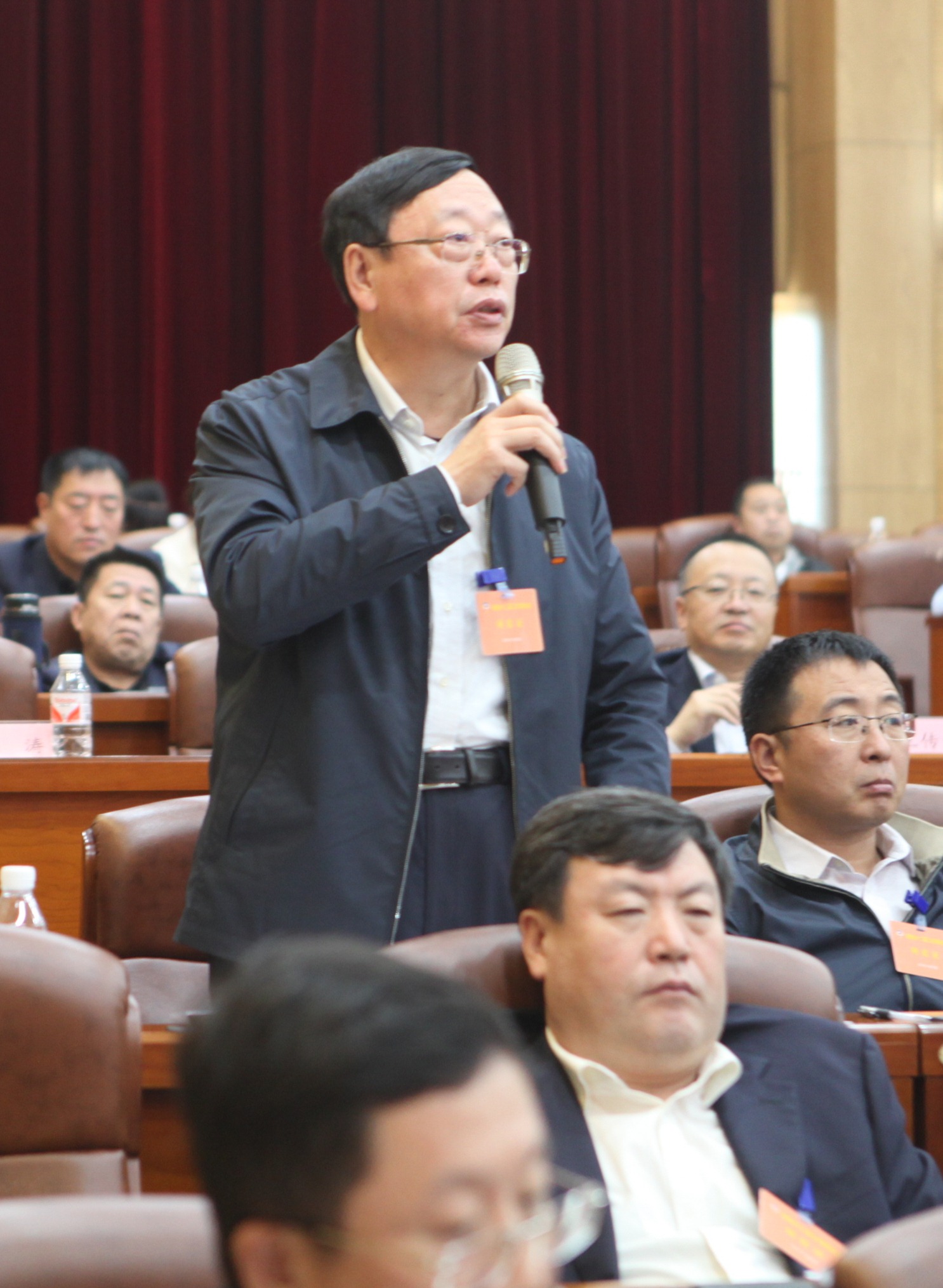 22省扶贫办主任崔培元回答委员提问.jpg