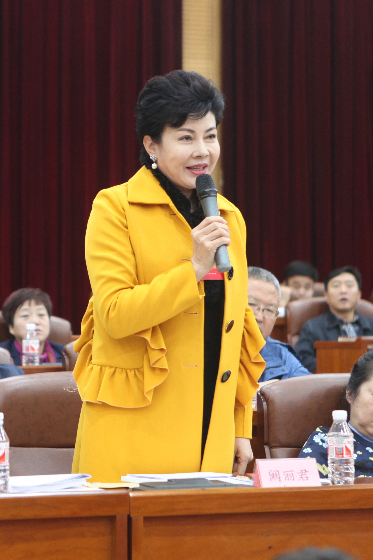 23阚丽君常委提问.jpg