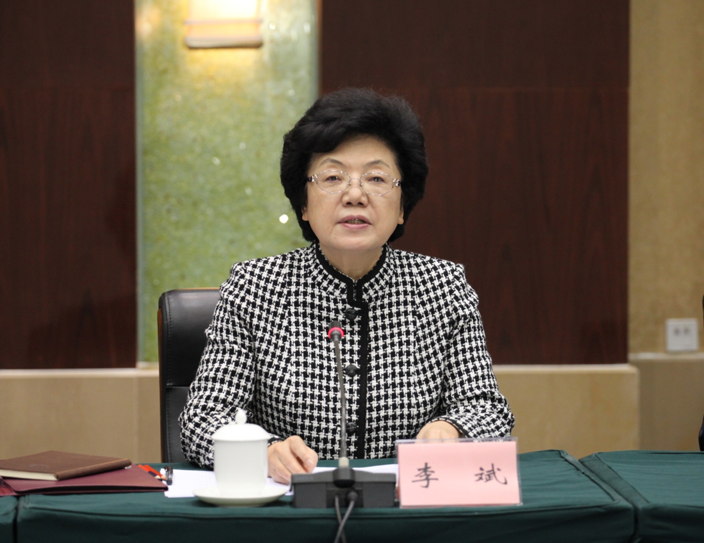 1全国政协副主席李斌率领全国政协有关部门负责同志深入我省看望住黑龙江省全国政协委员并主持召开座谈会.jpg