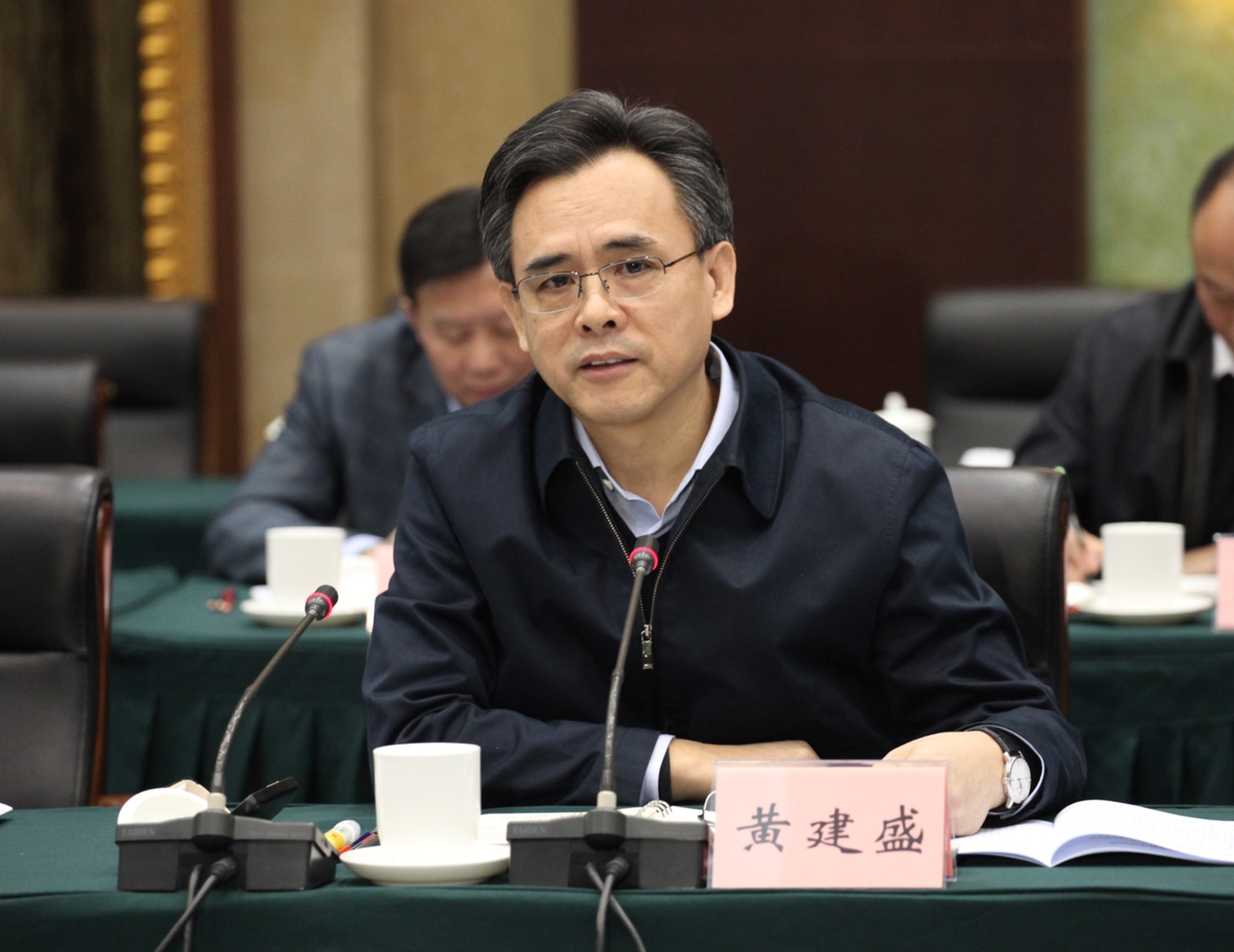 2全国政协委员、黑龙江省政协主席黄建盛在会上发言.jpg