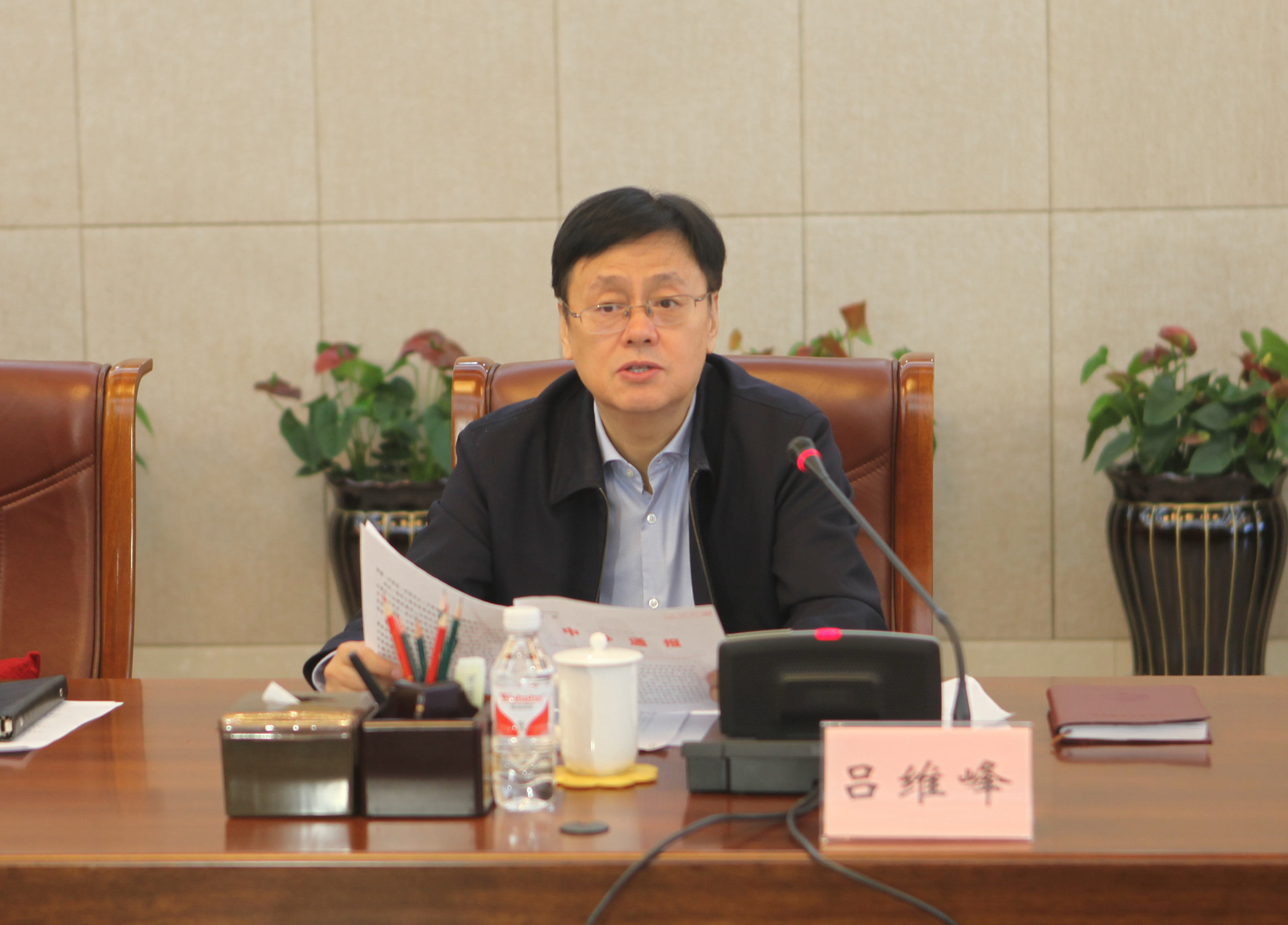 2省政协副主席、党组副书记吕维峰出席会议并发言.jpg