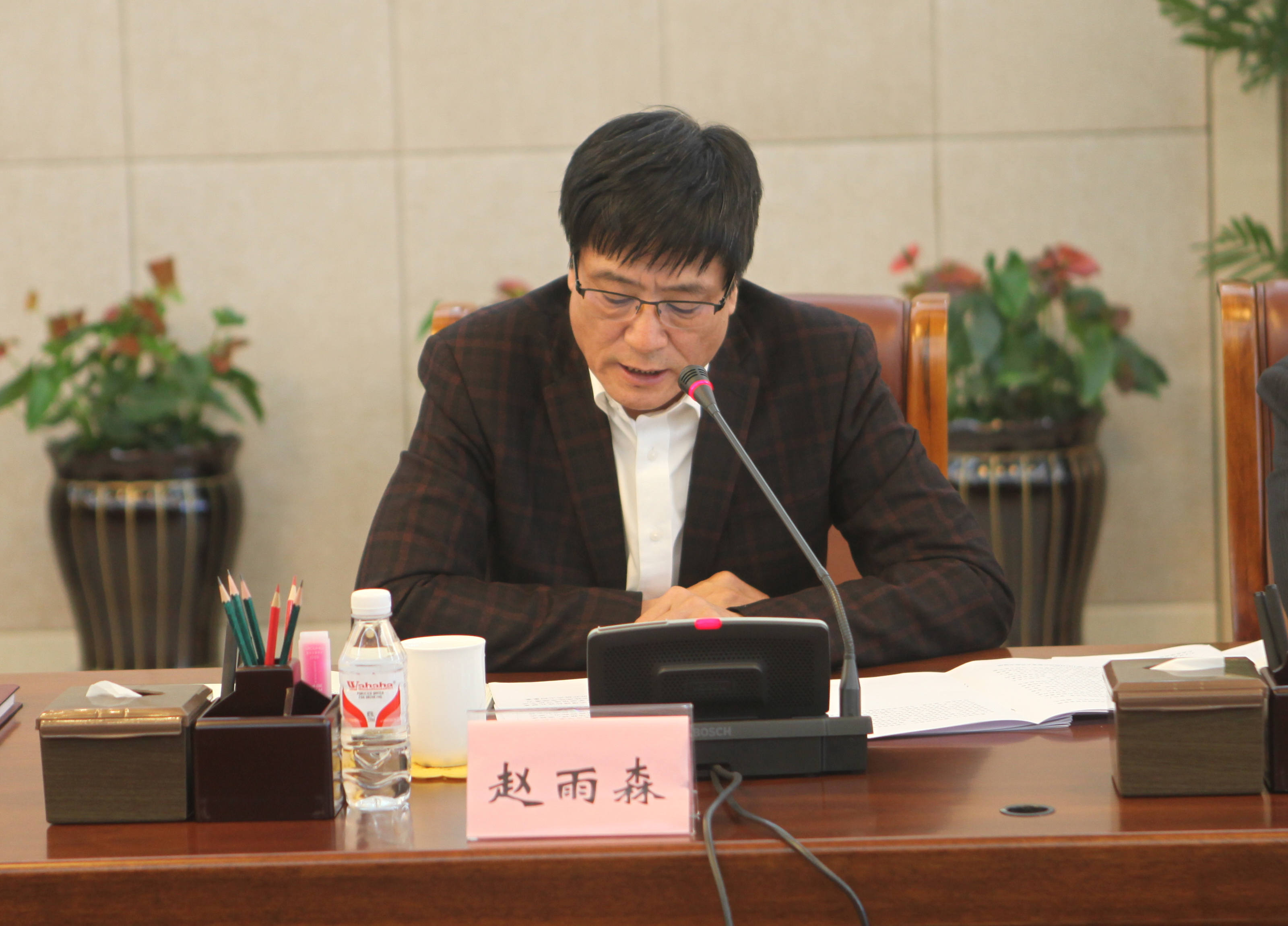 4省政协副主席赵雨森列席会议并发言.jpg
