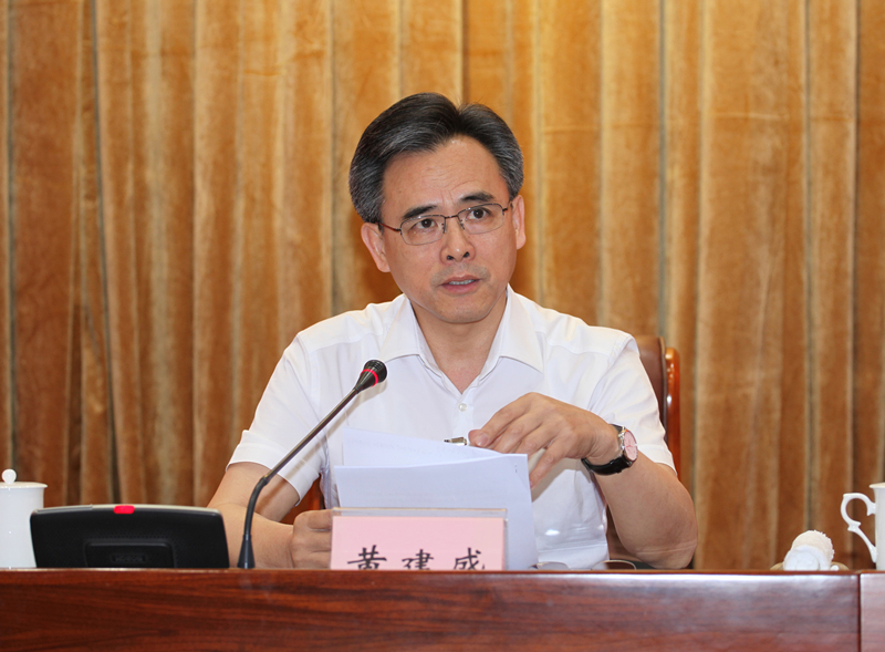 2省政协主席黄建盛出席会议并讲话.jpg