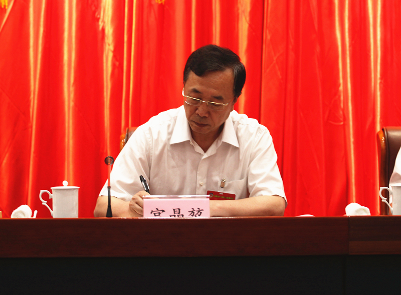 6省政协副主席宫晶堃出席会议.jpg