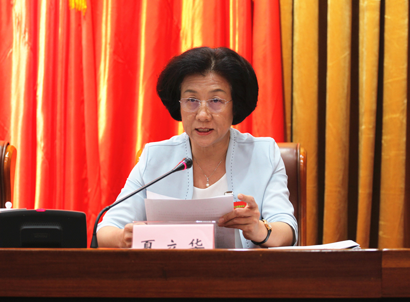 11省政协秘书长夏立华作有关授权决定草案、专门委员会通则修订草案的说明.jpg