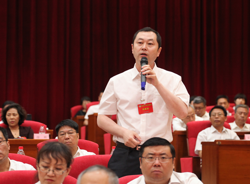 20省政协常委张铁提问.jpg