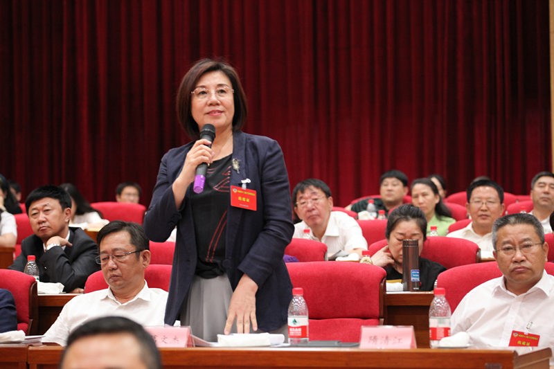 22省政协常委葛文杰提问.jpg