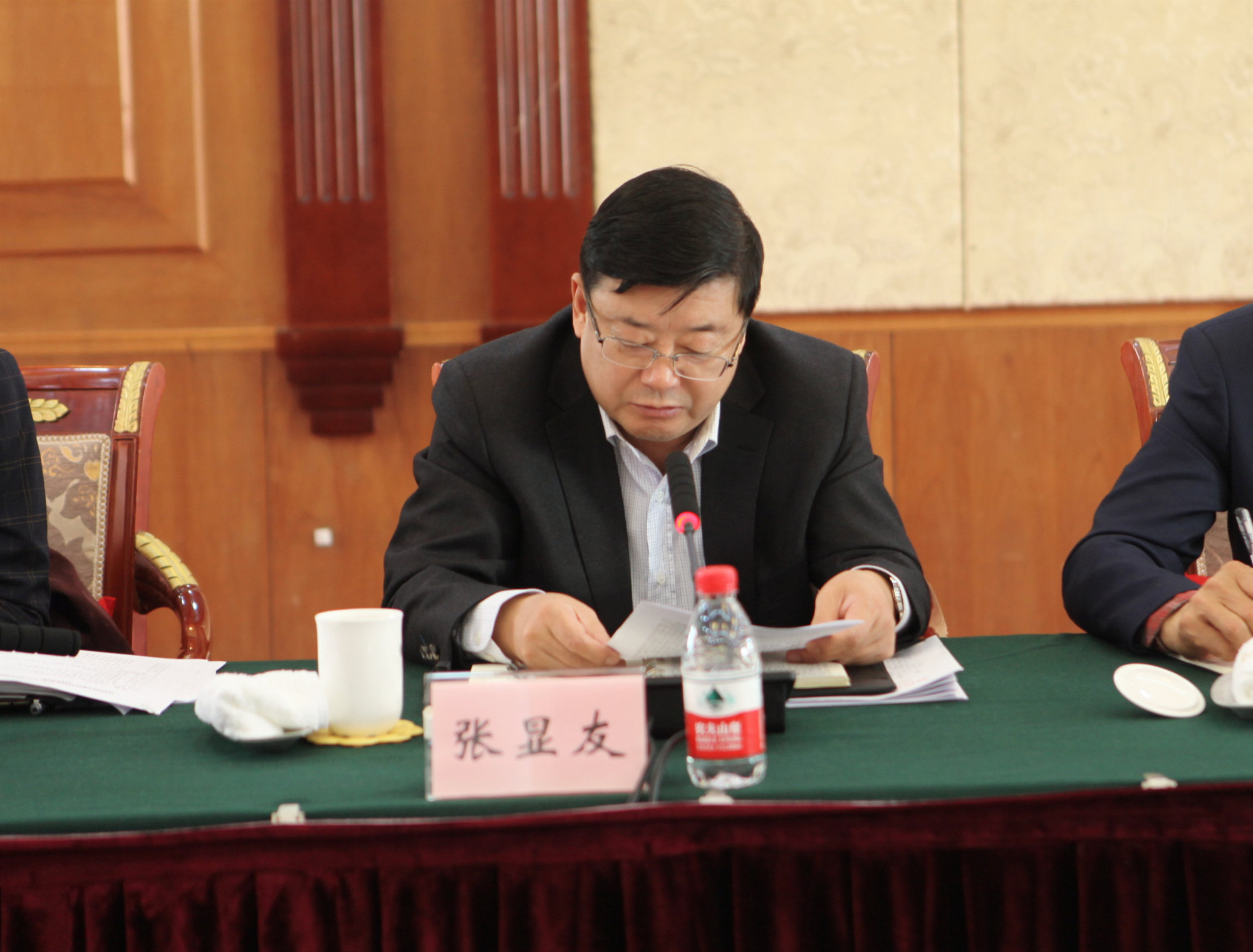 5省政协副主席张显友列席会议并发言.jpg