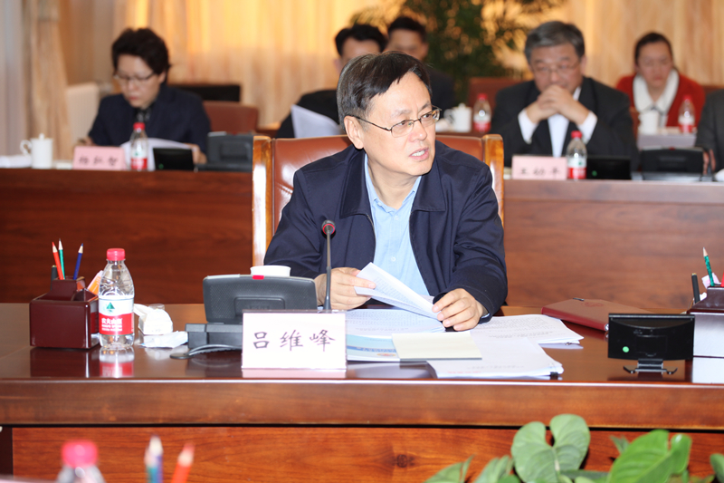 2省政协副主席吕维峰出席会议并发言.JPG