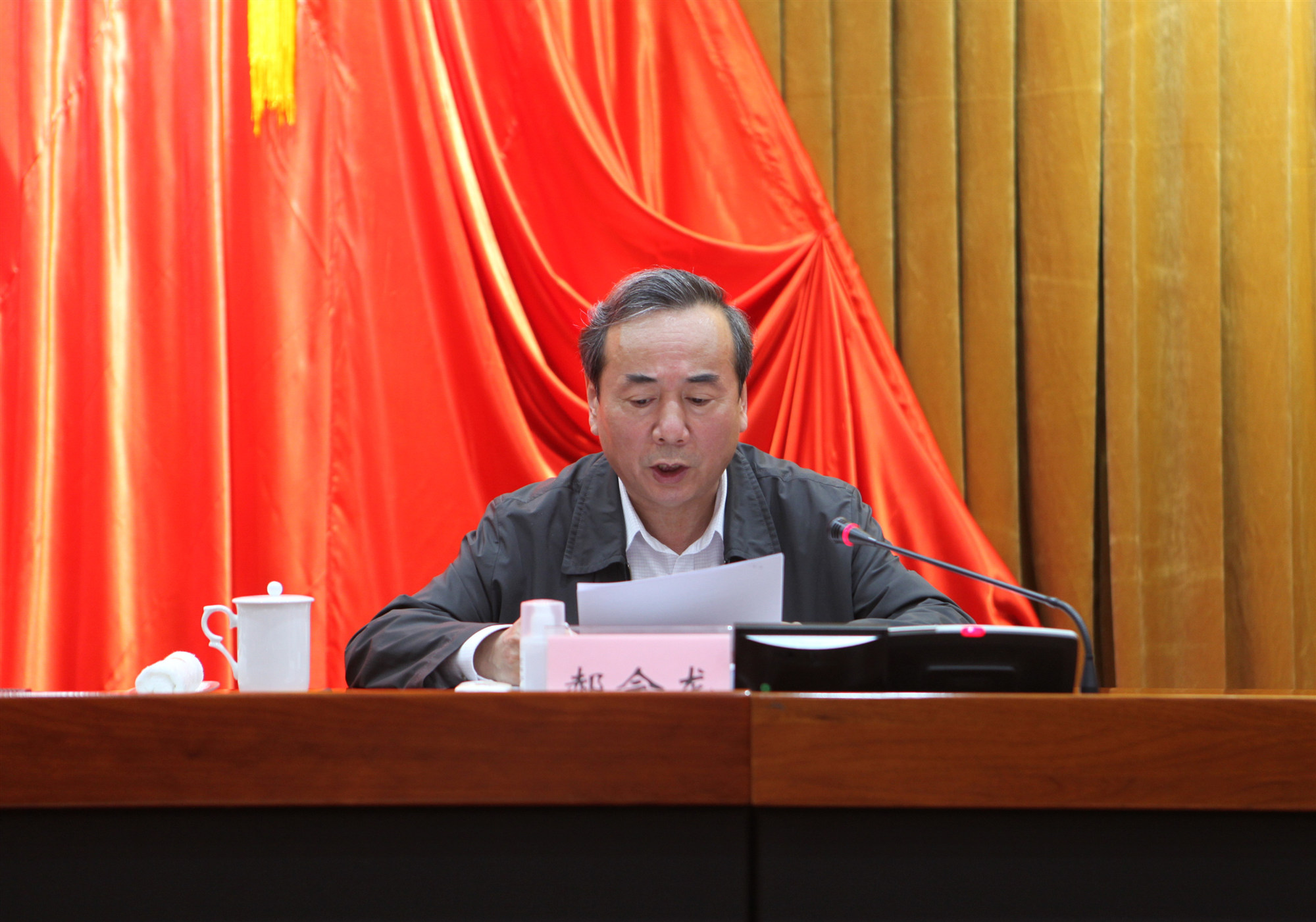 3省政协副主席郝会龙传达张庆伟书记在全省领导干部会议上的讲话.jpg