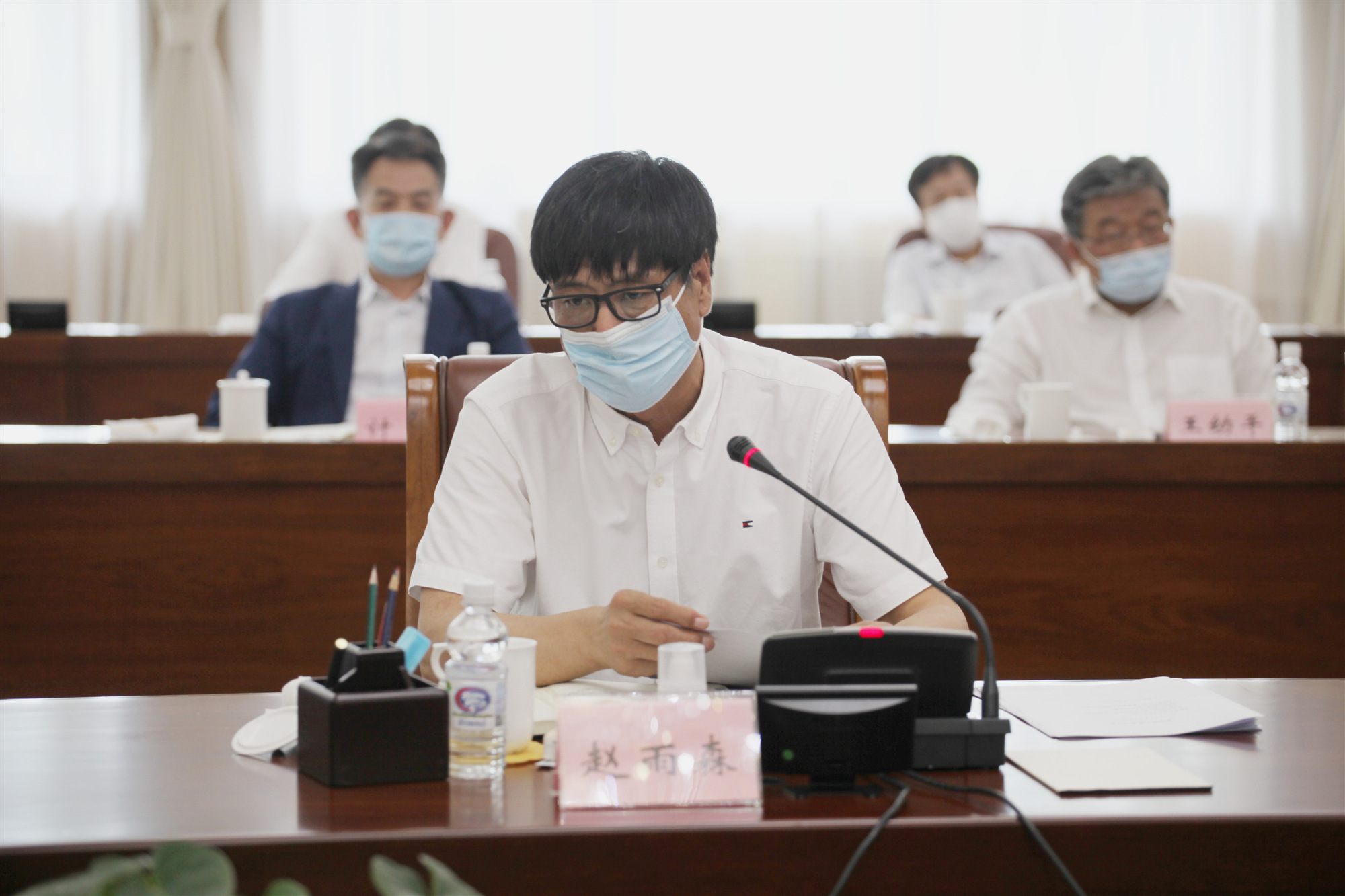 3省政协副主席赵雨森出席会议并发言.jpg
