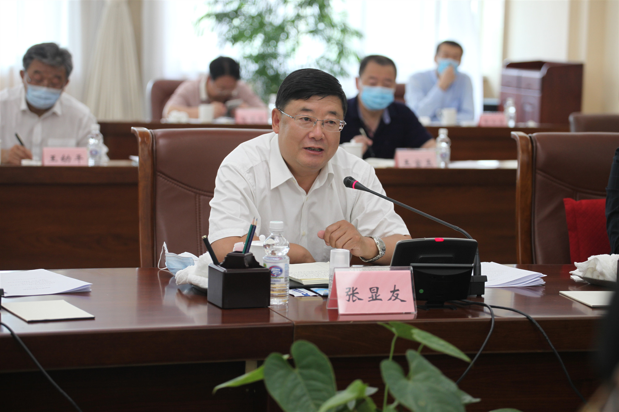 5省政协副主席张显友出席会议并发言.jpg