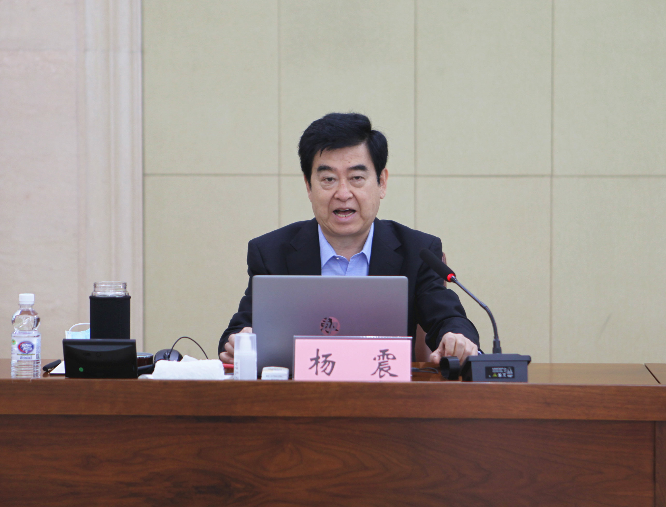 2中国法学会《民法典》编纂项目领导小组成员杨震作宣讲报告.jpg