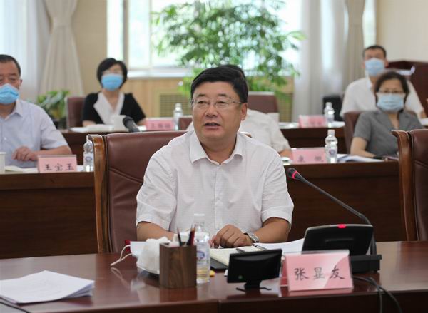 5省政协副主席张显友出席会议并发言.jpg