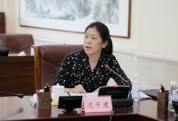 9省政协副主席迟子建出席会议并发言.jpg