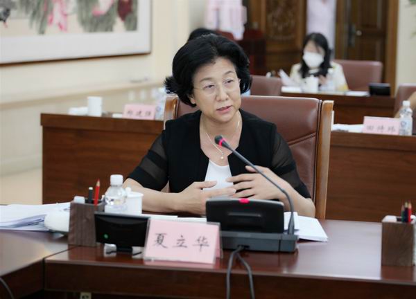 10省政协秘书长夏立华出席会议并发言.jpg
