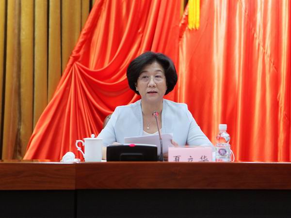 222省政协秘书长夏立华主持会议.jpg