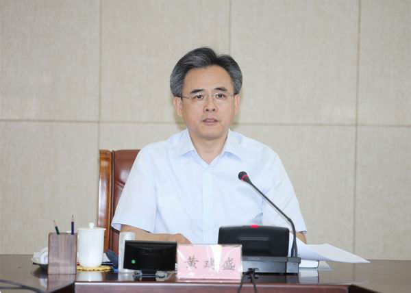 1省政协主席、党组书记黄建盛主持会议并讲话.JPG