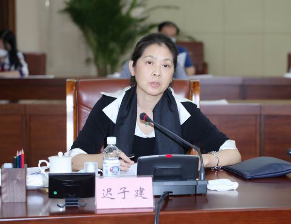 9省政协副主席迟子建列席会议并发言.JPG