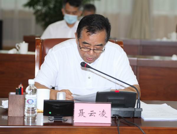 2省委常委、统战部部长、省政协党组副书记聂云凌传达了习近平总书记在专家学者座谈会的重要讲话.JPG