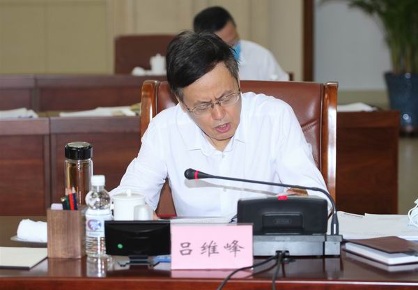 3省政协副主席、党组副书记吕维峰传达了习近平总书记在中央政治局第二十一次集体学习时的重要讲话.JPG