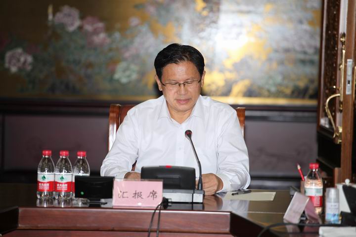 5省政协人资环委员会主任徐飞鹏作关于我省城市应急备用水源建设情况的视察报告起草说明.jpg