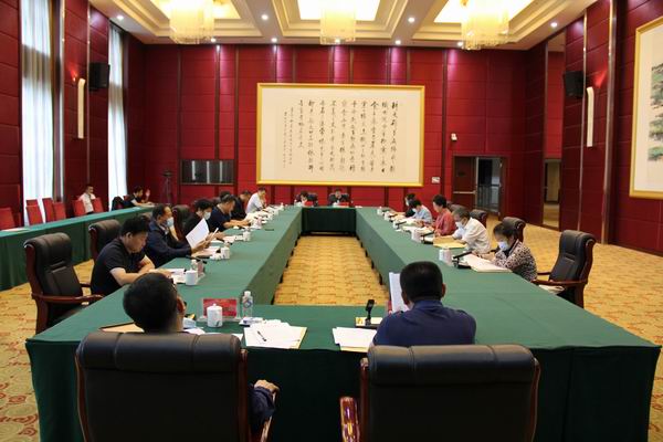 2调研组召开由市县政协负责同志参加的座谈会议.JPG