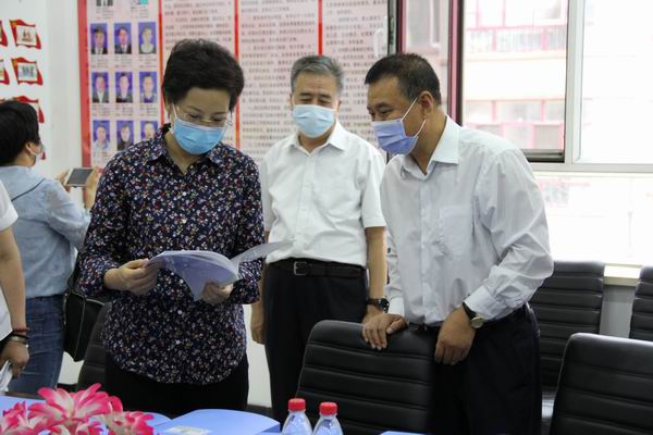 4调研组深入集贤县曙光社区政协委员联络站.JPG
