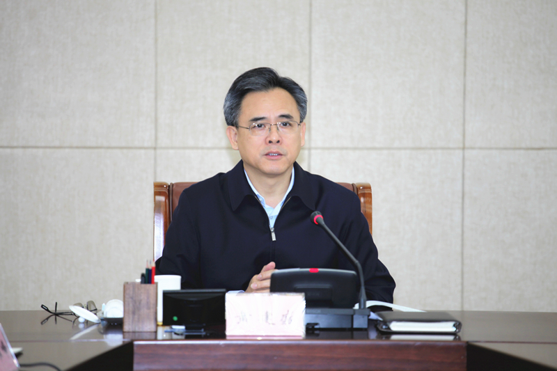 1省政协主席、党组书记黄建盛主持会议并讲话.jpg