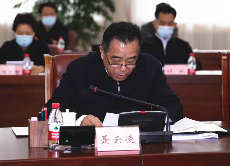 2省委常委、统战部部长、省政协党组副书记聂云凌传达《中国共产党第十九届中央委员会第五次全体会议公报》.jpg