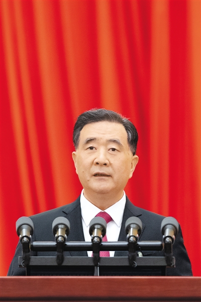 全国政协主席汪洋代表政协第十三届全国委员会常务委员会，向大会报告工作。.jpg