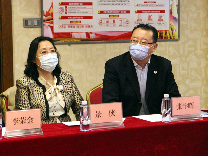6、委员解答群众提出的问题.JPG