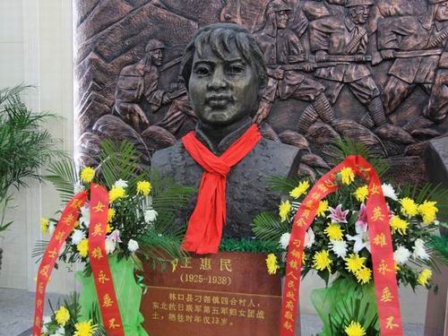 东北抗日联军第五军妇女团战士.